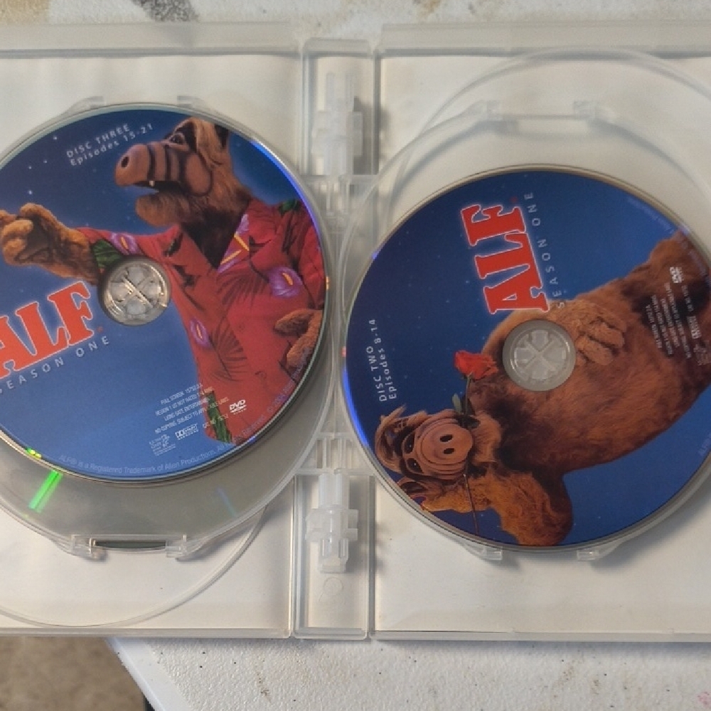 ALF Season One Four-Disc Set - Picture 3 of 4